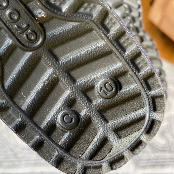 CROCS Kids Classic Lined ‘Out of This World’ Clog, C10, Black/Lime Punch - Picture 9 of 9